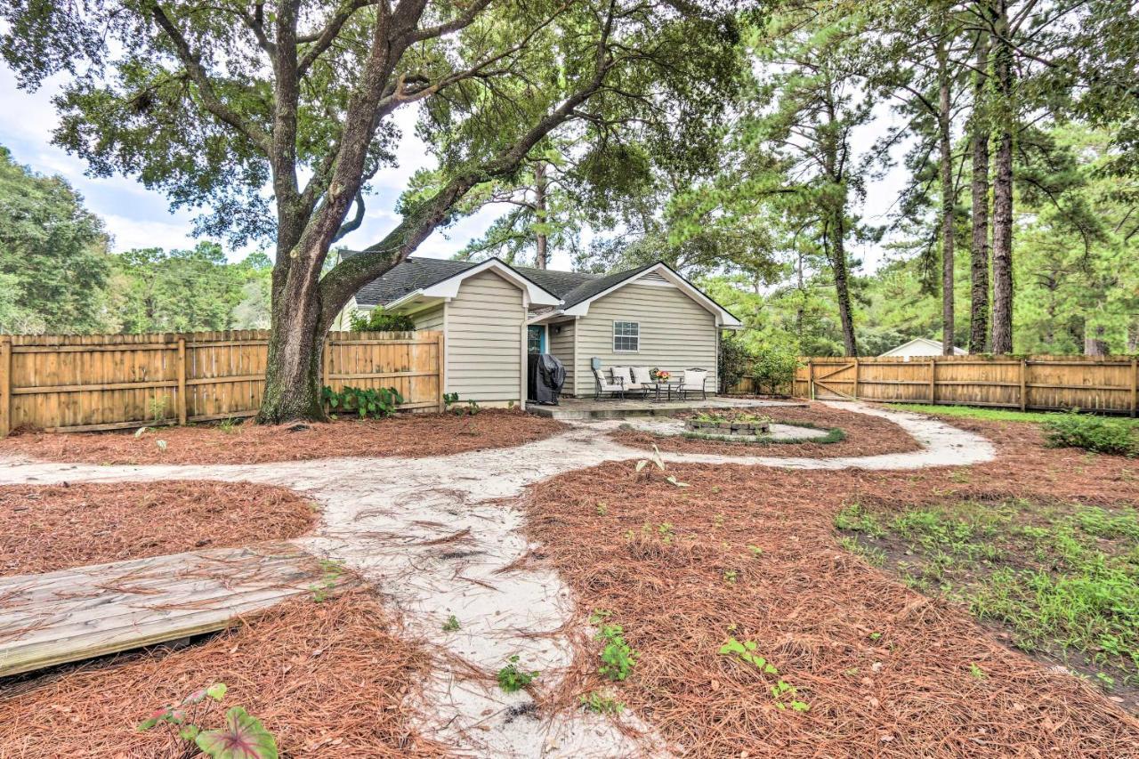 Peaceful Beaufort Home With Front Porch And Grill Exterior foto