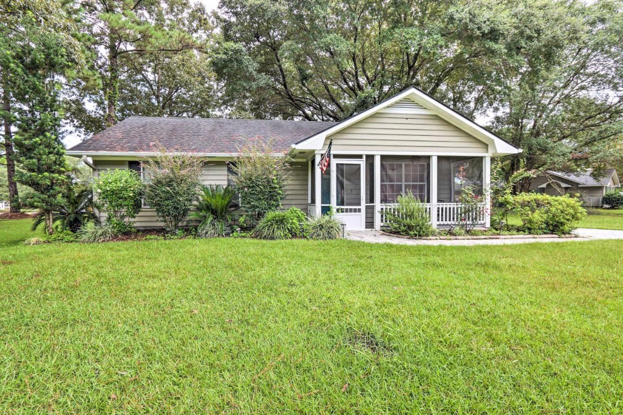 Peaceful Beaufort Home With Front Porch And Grill Exterior foto