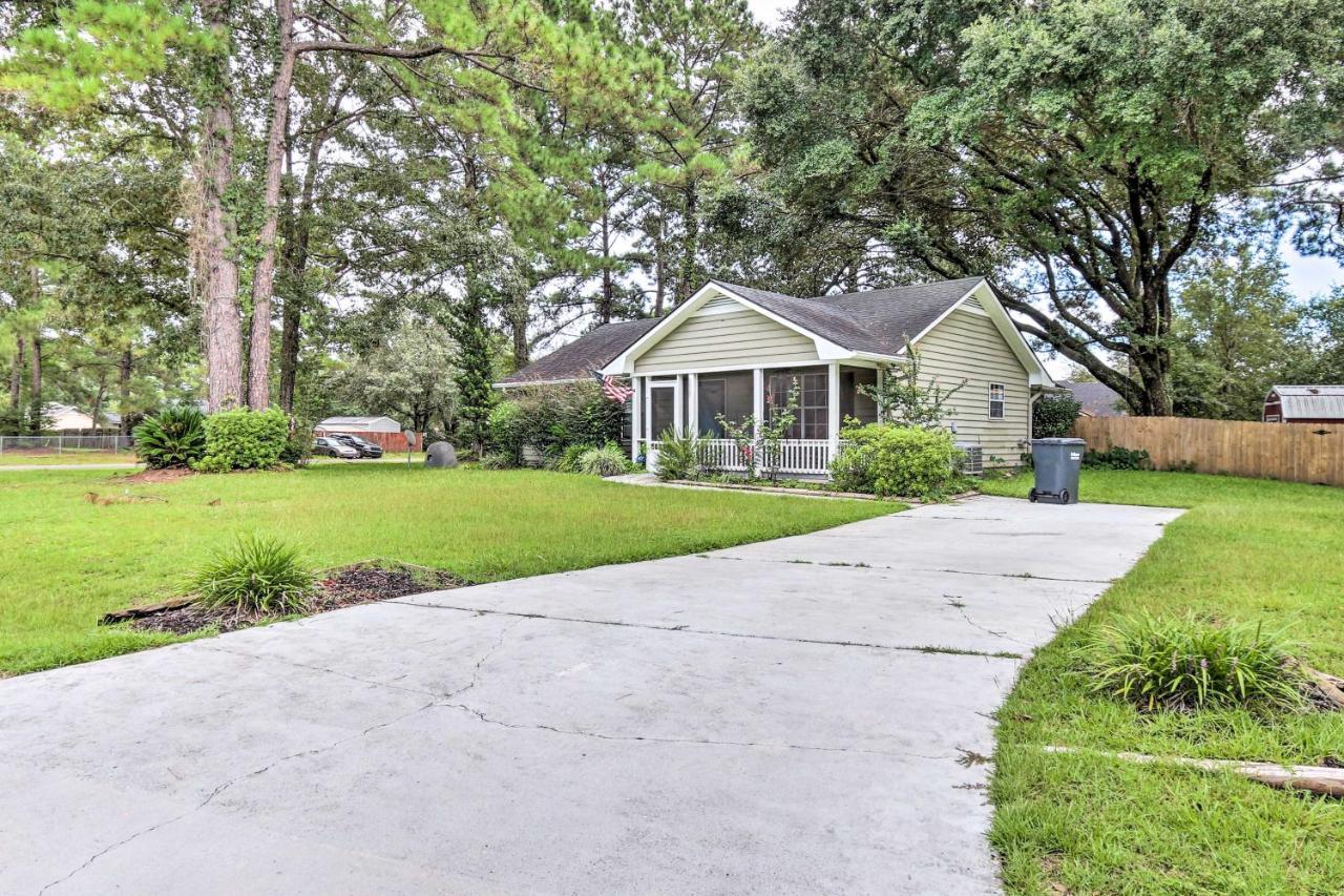 Peaceful Beaufort Home With Front Porch And Grill Exterior foto
